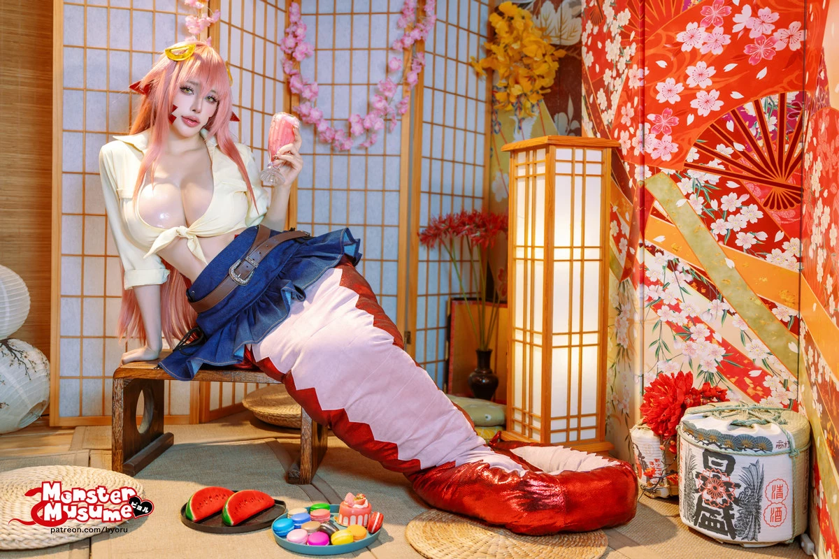 日本性感蘿莉Byoru-Miia Monster Musume主題性感蛇女裝扮露白色內衣秀火辣身材誘惑寫真66P